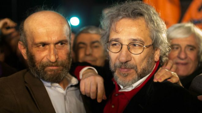 Can Dündar ve Erdem Gül tahliye edildi